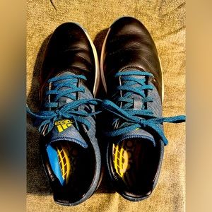 Men’s Adidas boost adipower black and aqua leather, spiked golf shoes. Size 10.